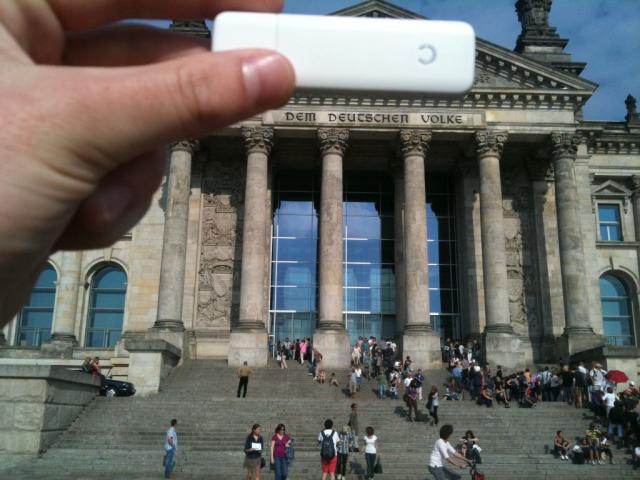 Ein Surfstick "dem deutschen Volke" - Berlin Reichstag